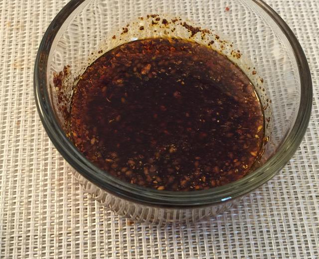 陕西米皮的调料系列：3 米皮必杀技神奇辣子油的做法