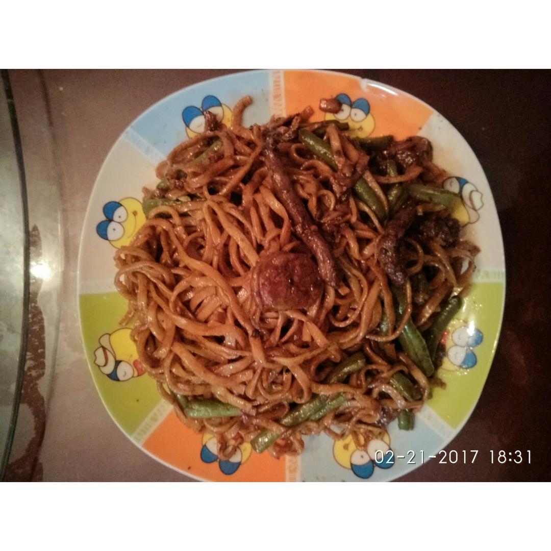 最适合夏天的一锅出--酱香豆角焖面