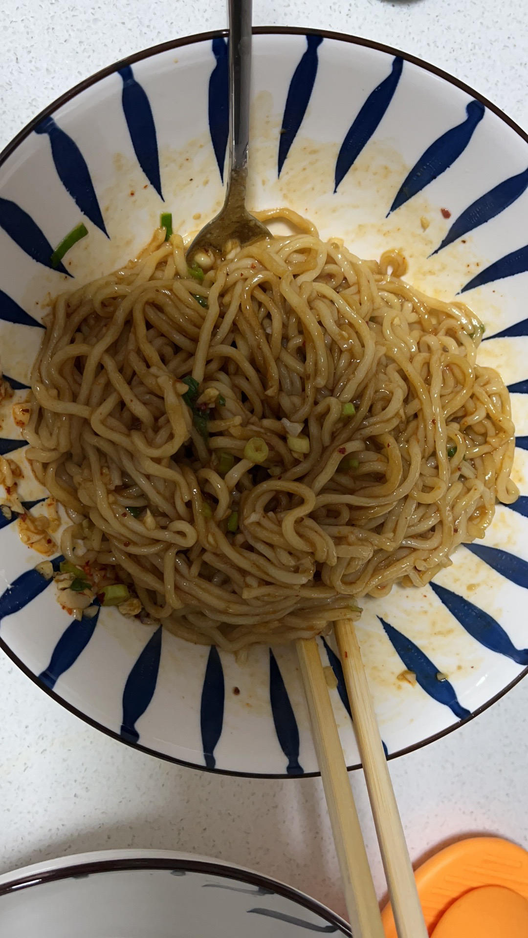 十分钟就能吃上的超简单油泼面