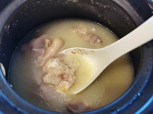黄豆猪脚煲汤的做法 步骤2