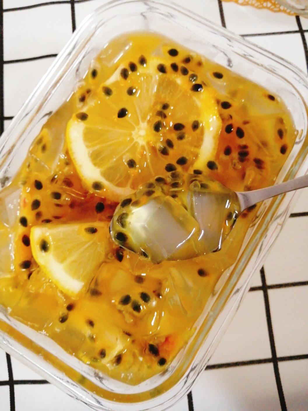 百香果青柠白凉粉