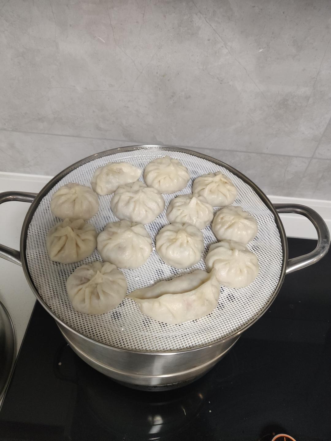低脂低卡一口一个西葫芦鸡蛋素蒸包