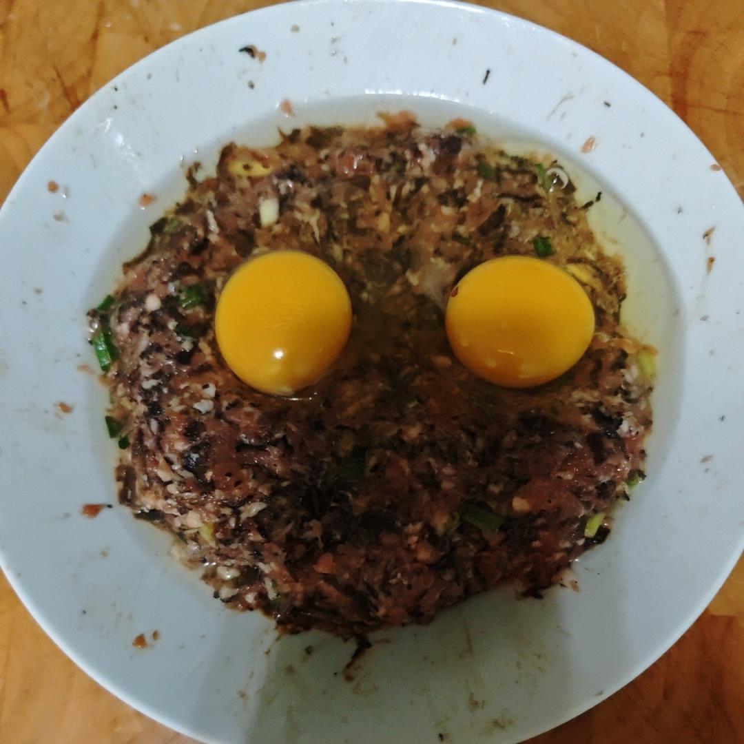 梅干菜肉饼蒸咸蛋
