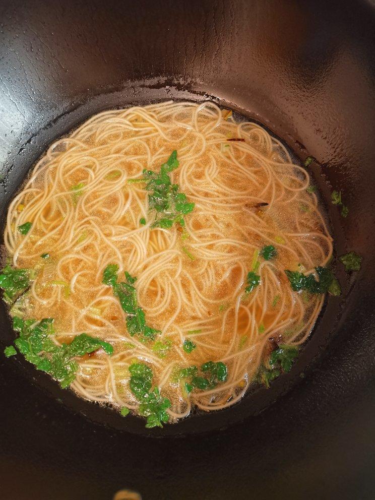 一碗热汤面🍜