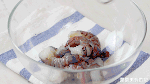 夏日开胃菜【青柠芥末虾球】，附赠超好吃的低脂做法的做法 步骤1