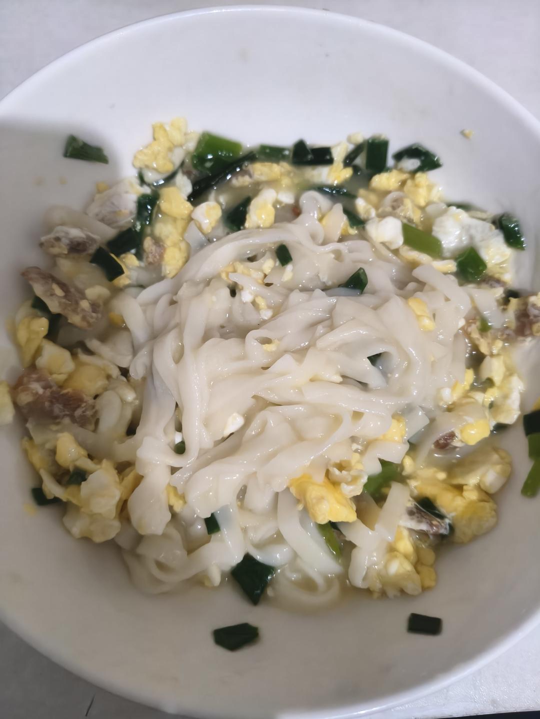 鸡蛋小葱油渣子面