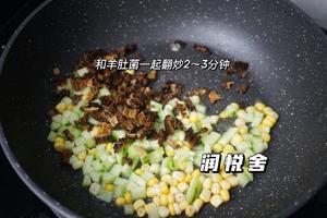 羊肚菌紫菜玉米饭团 宝宝的最爱 零食 早餐的做法 步骤4