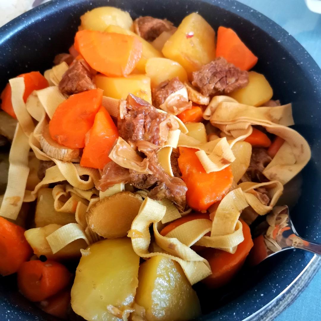 土豆焖牛腩
