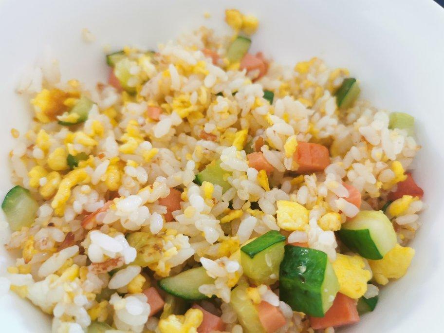 情爻做的最简单的蛋炒饭