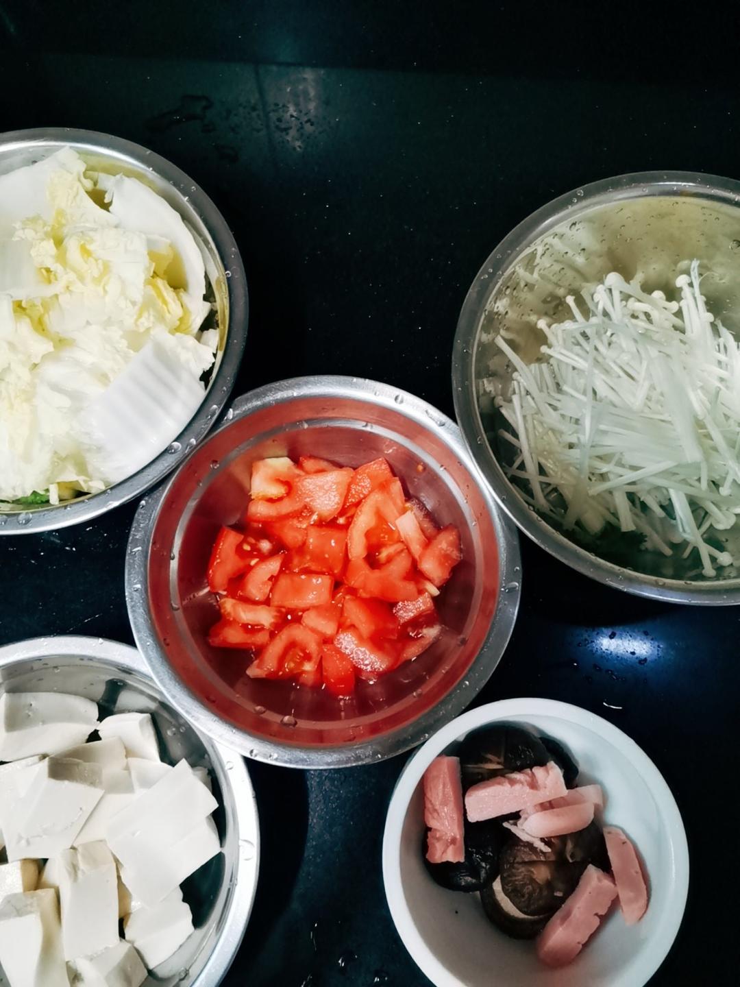 西红柿菌菇豆腐汤