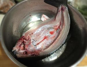 老丁的私房菜－重庆烤鱼的做法 步骤1