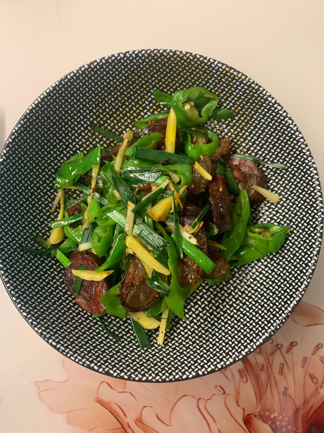 香肠省着点吃，炒蒜苗