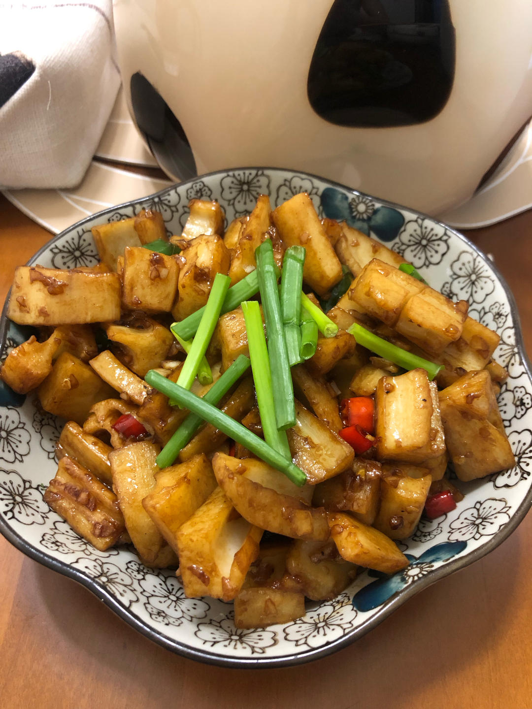 鲜藕微甜而脆