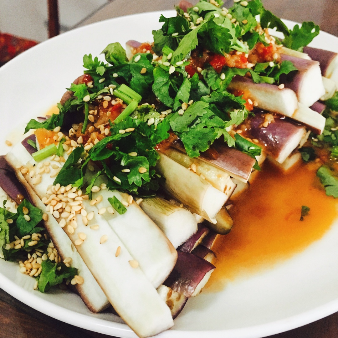 吃煎饼果子的喵做的蒜泥拌蒸茄条