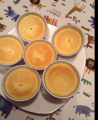 戚风杯子蛋糕^_^不开裂不回缩喔～