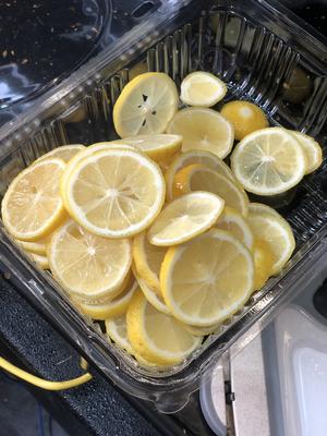 夏日必备，金桔柠檬百香果蜜的做法 步骤1