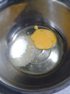 葱香玉米面桃酥的做法 步骤2