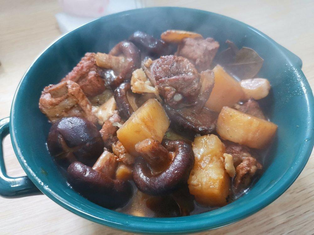硬菜代表--排骨炖豆角土豆（豆角焖面胚子）