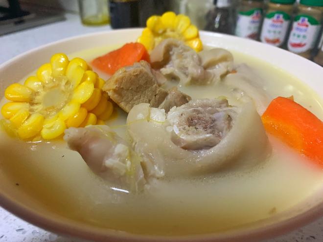 暖心猪蹄玉米胡萝卜汤的做法