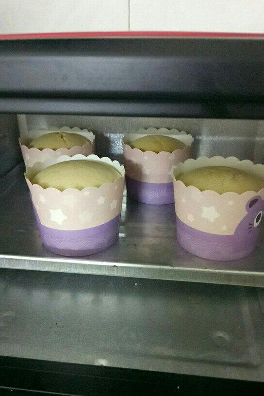 软绵绵戚风纸杯蛋糕