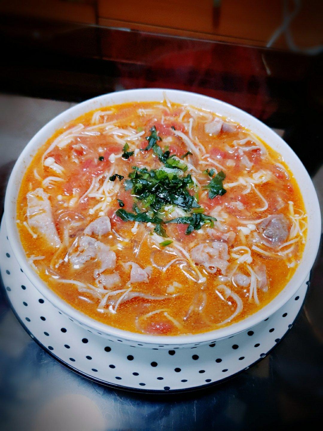 【金针菇番茄肥牛锅】