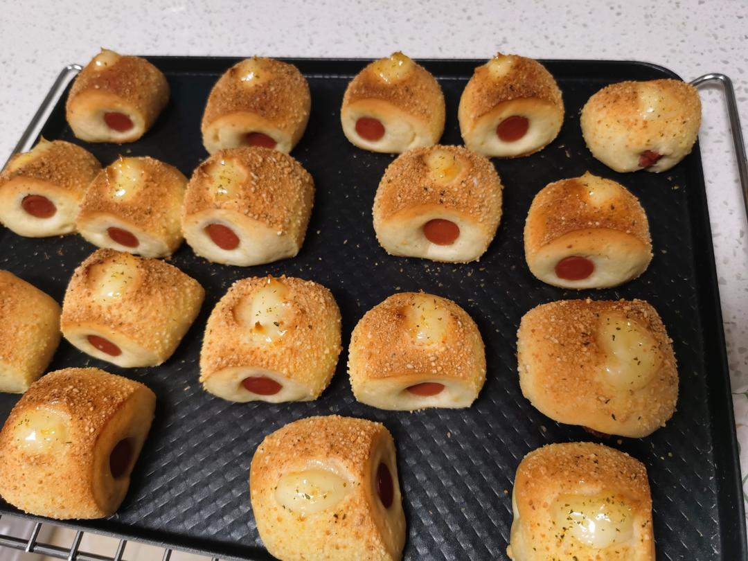 小可爱系列--迷你芝士肠仔包