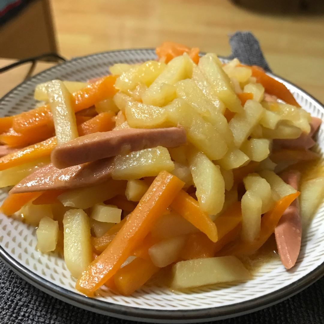 土豆胡萝卜炒肉丁