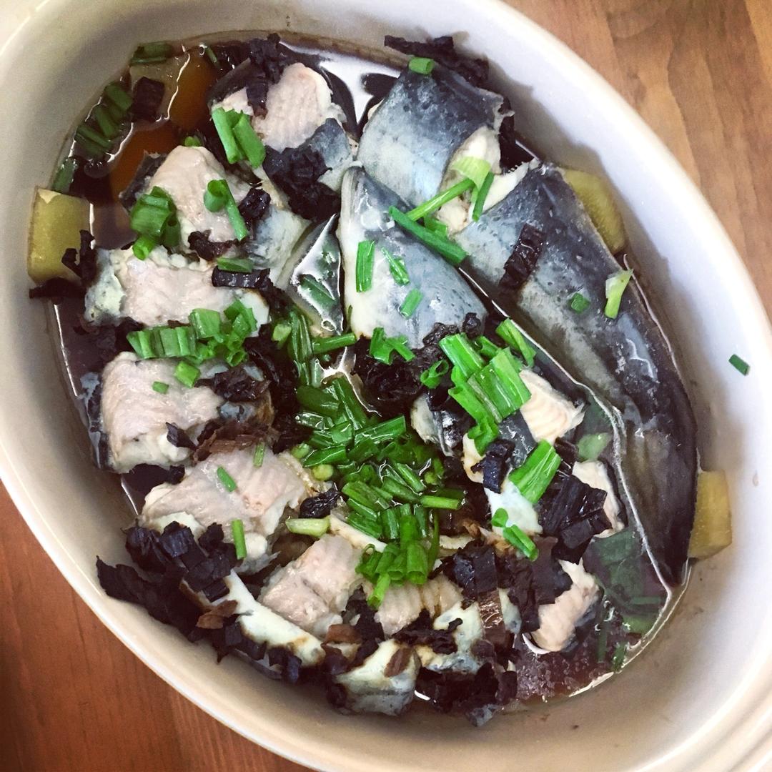 lzzq77做的霉干菜蒸河鳗