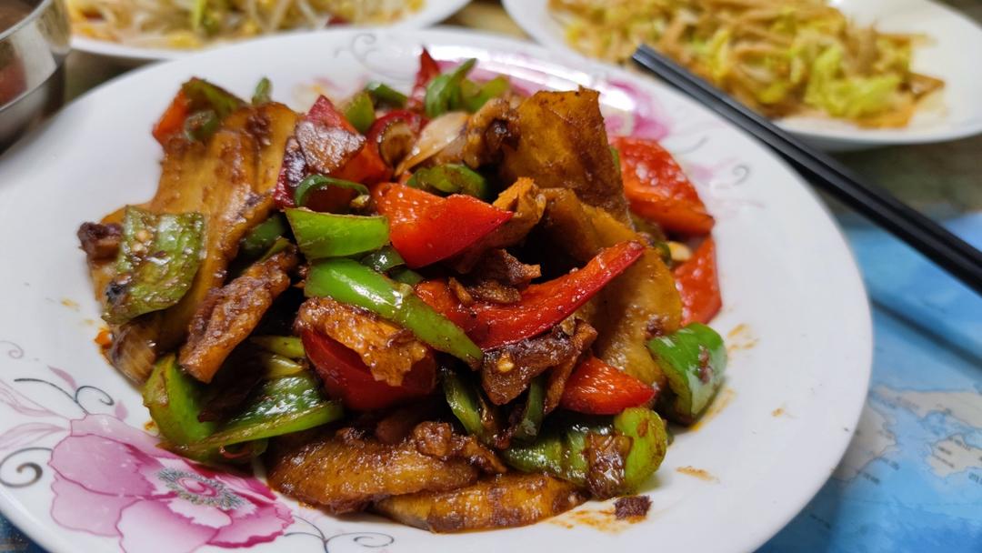 五花肉干煸土豆片