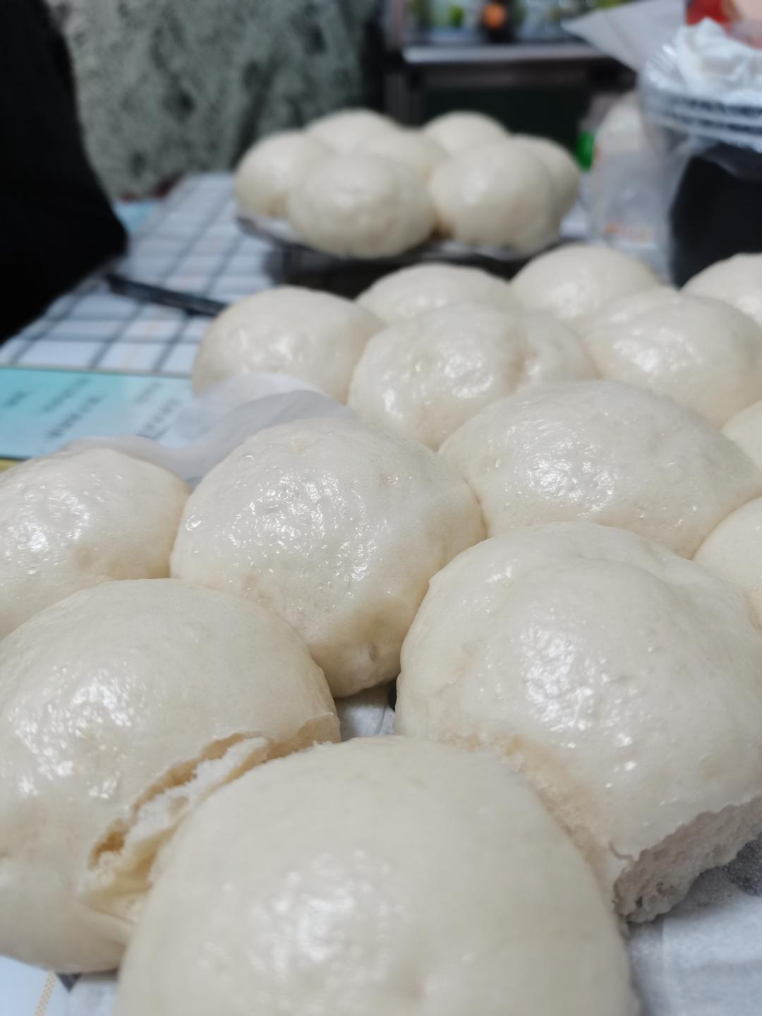 松软香甜的奶黄包，很快就可以搞定。