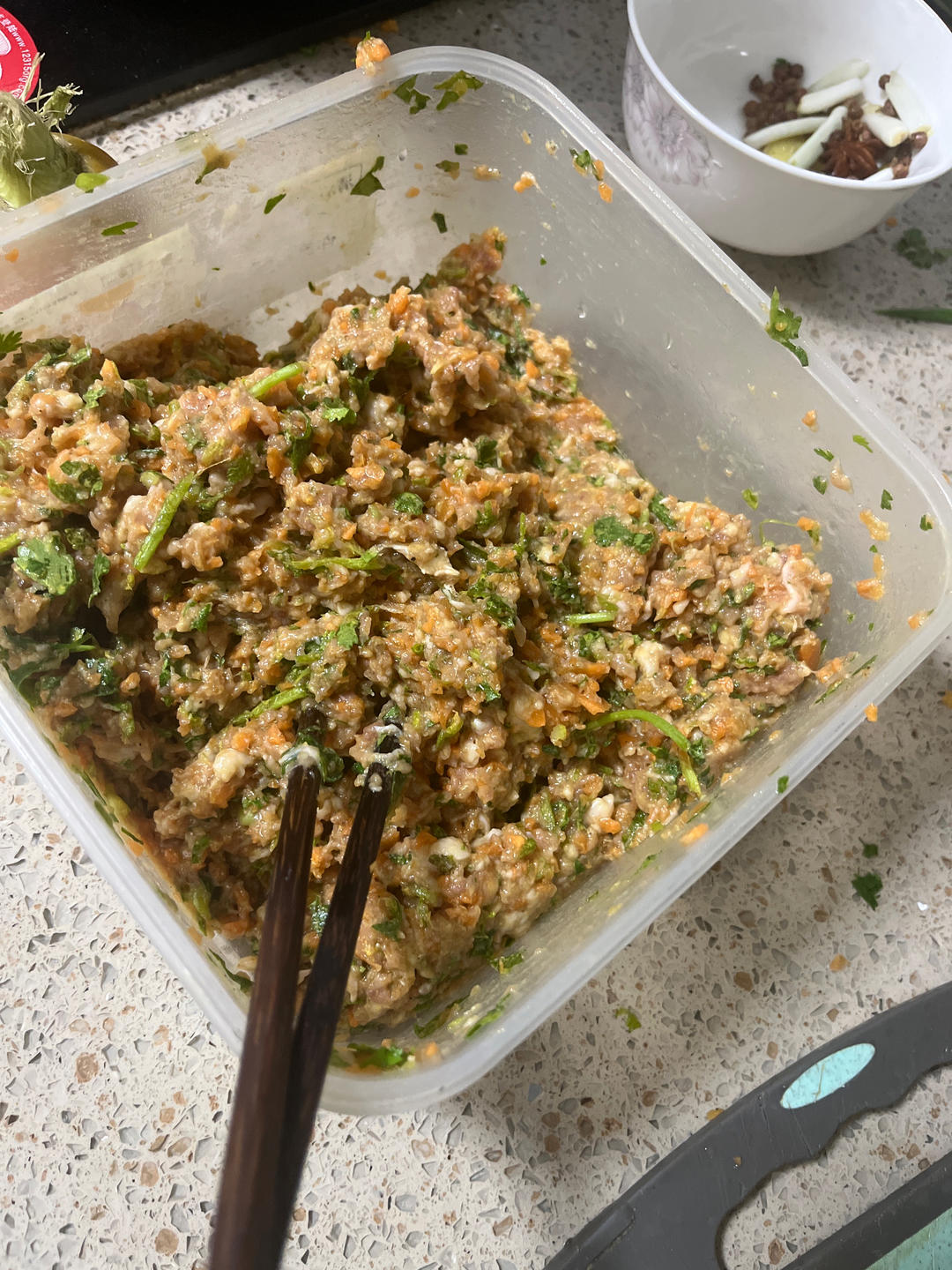 猪肉芹菜饺子馅，饺子馅怎么调才好吃