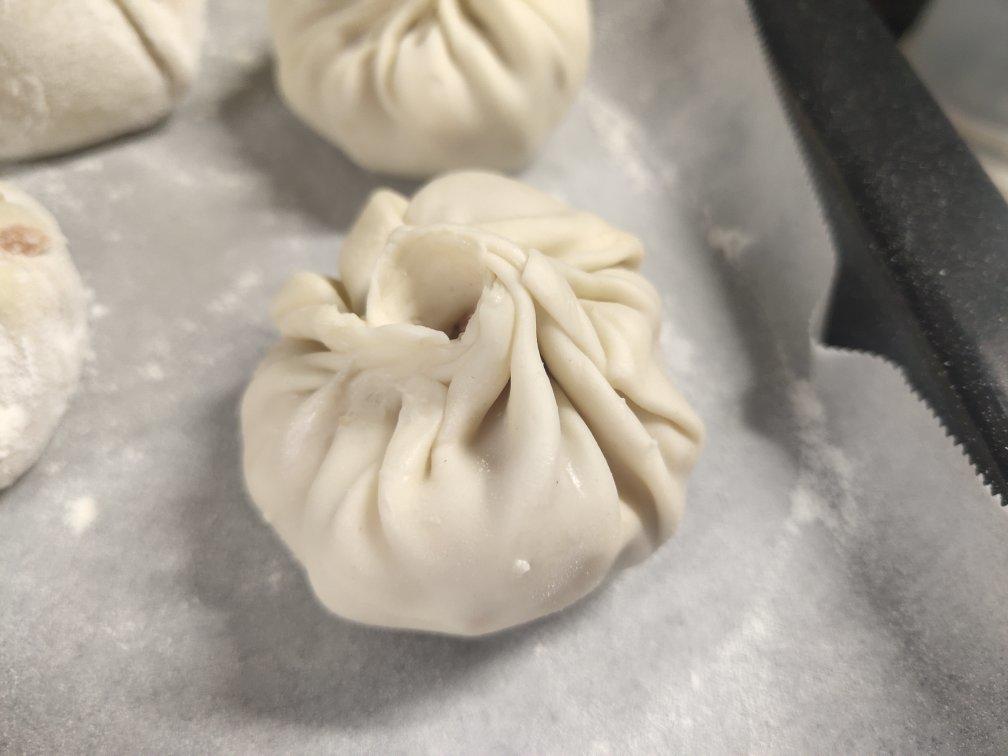 饺子皮做的酱肉小包子
