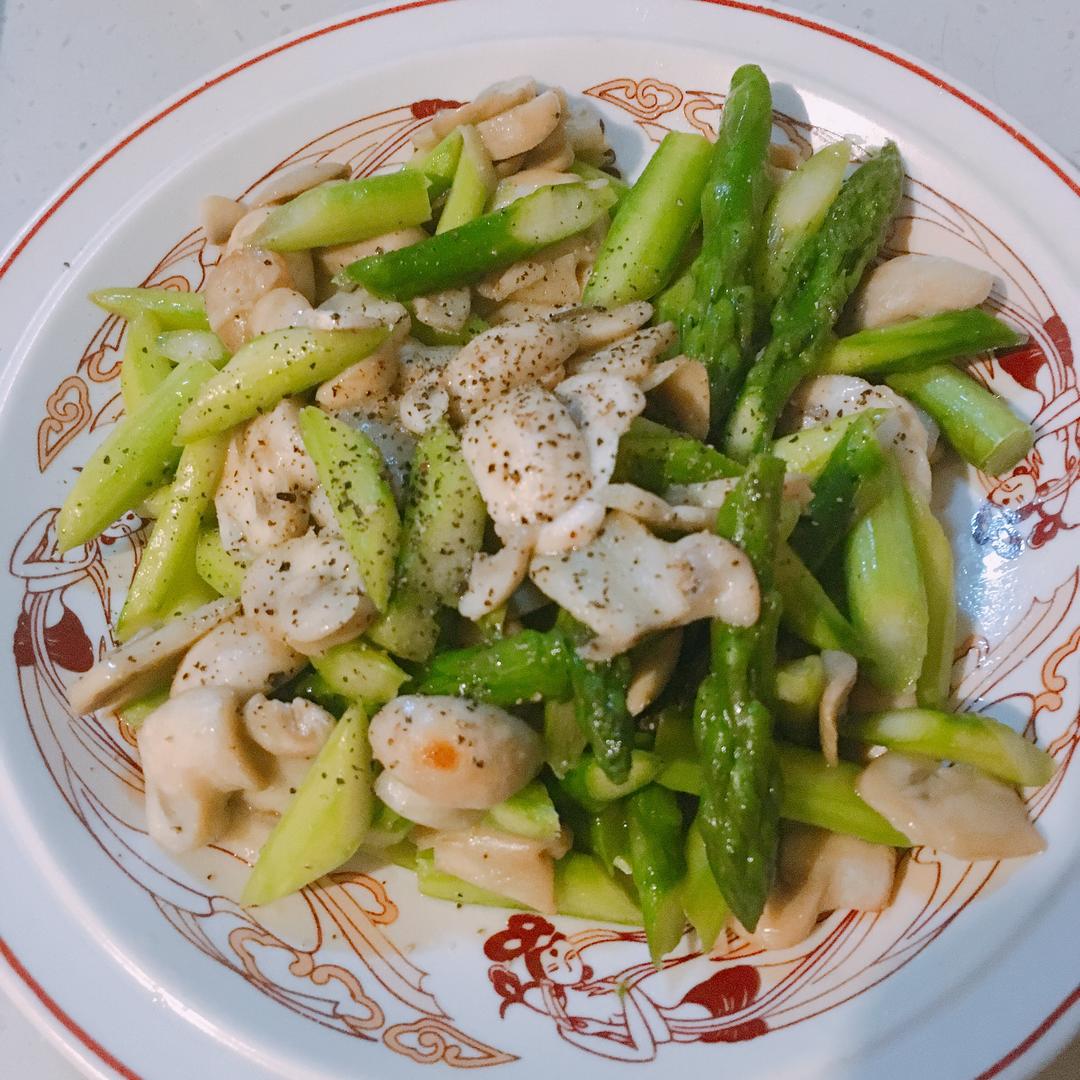 芦笋炒蘑菇的做法