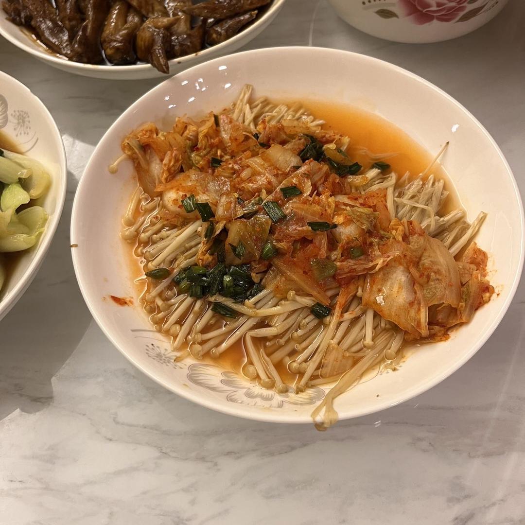 泡菜蒸金针菇