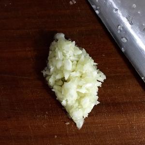 芦笋炒口蘑的做法 步骤3