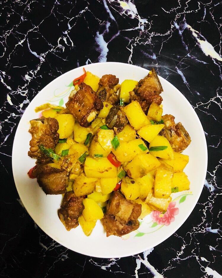 土豆烧排骨