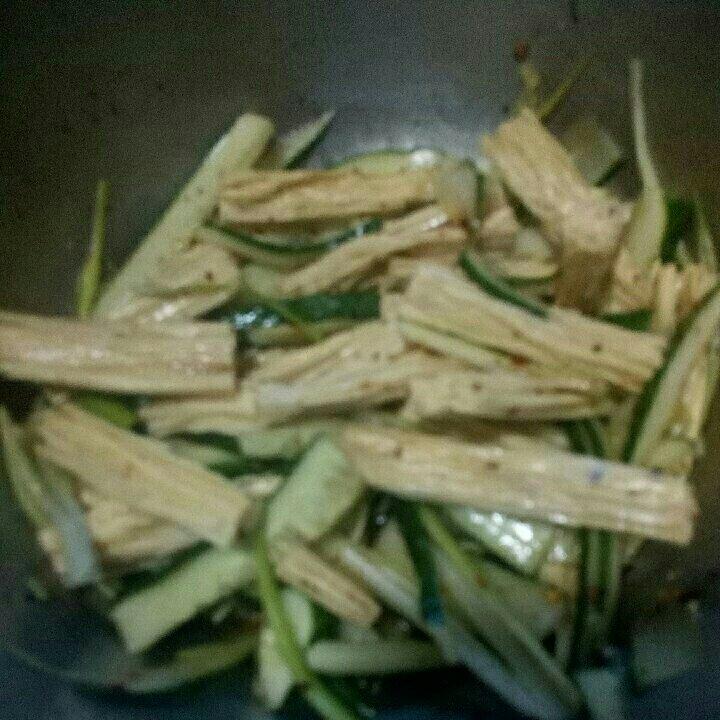 凉拌黄瓜腐竹