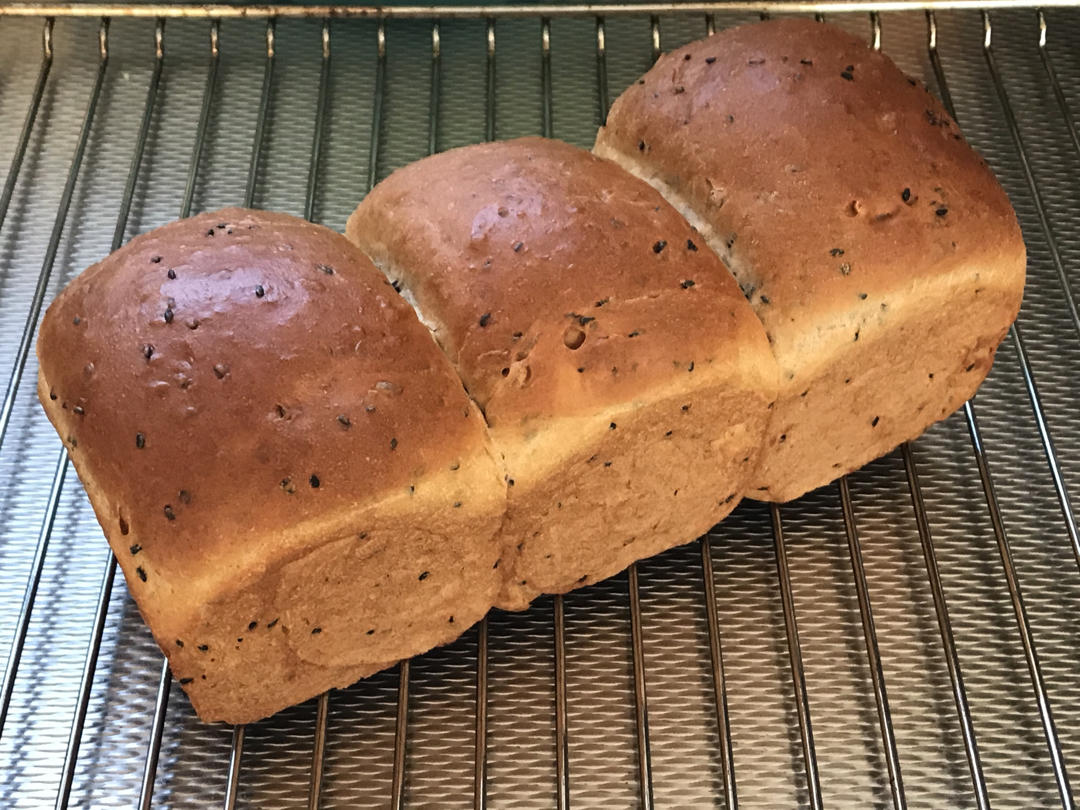万能全麦吐司配方🍞（含疯狂长个㊙️！黑麦黑糖黑芝麻核桃包为例）