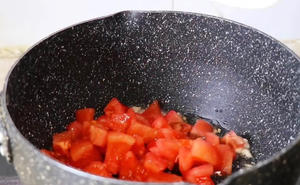 鲜香还能掉秤的番茄金针菇虾滑汤‼️让我康康谁还没学起来👀的做法 步骤7