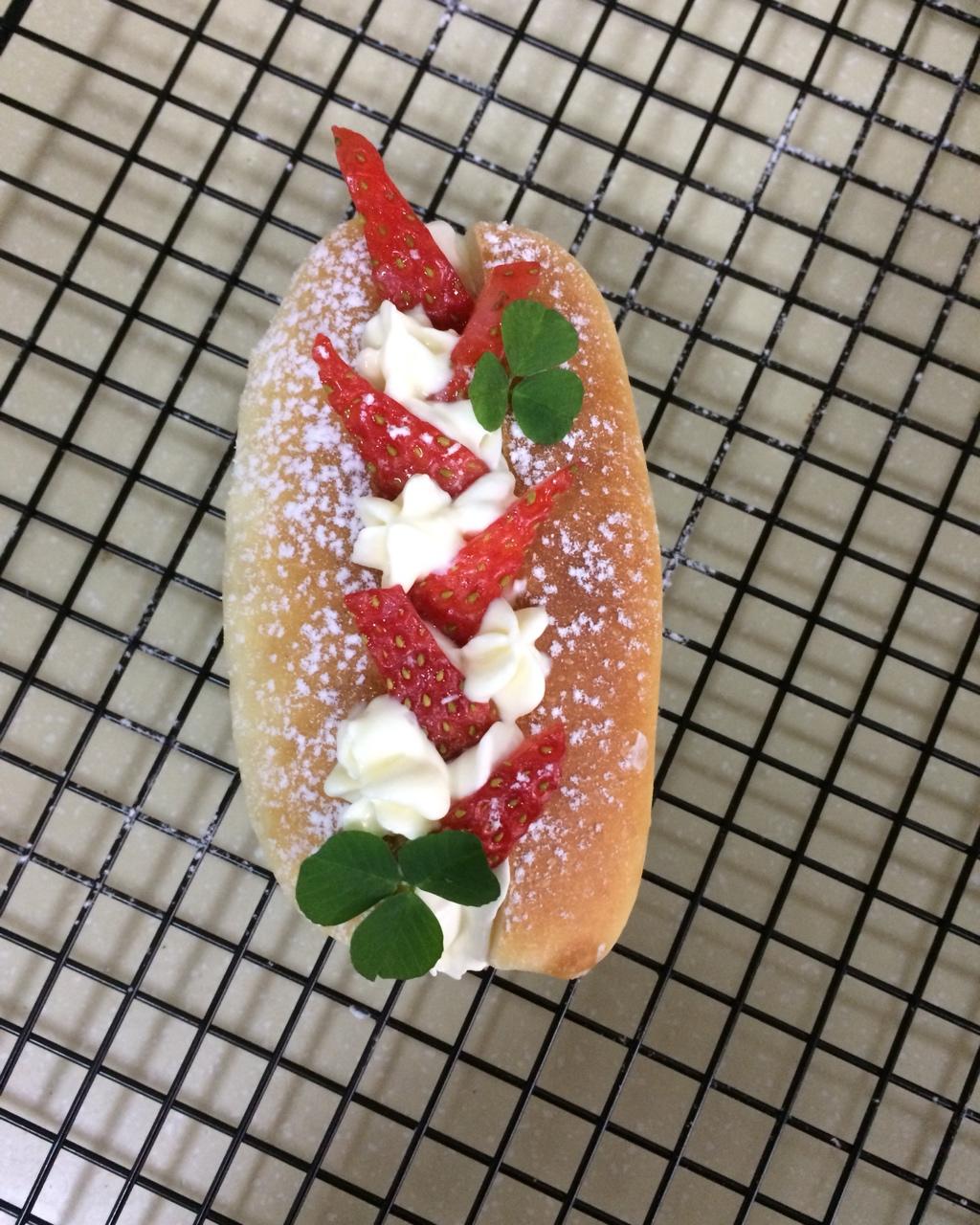 草莓奶露包，少女心满满的面包