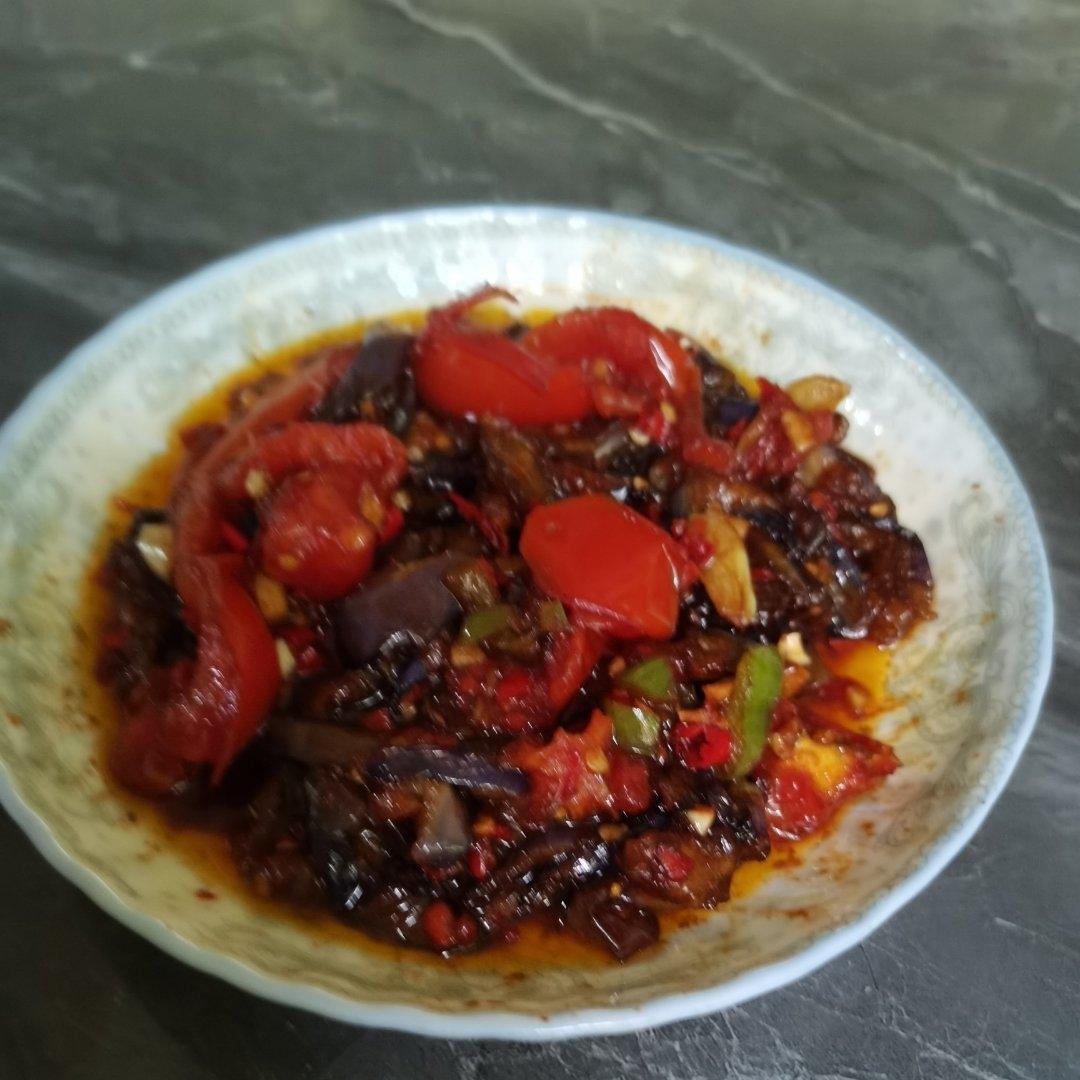 红烧茄子（佐西红柿尖椒）