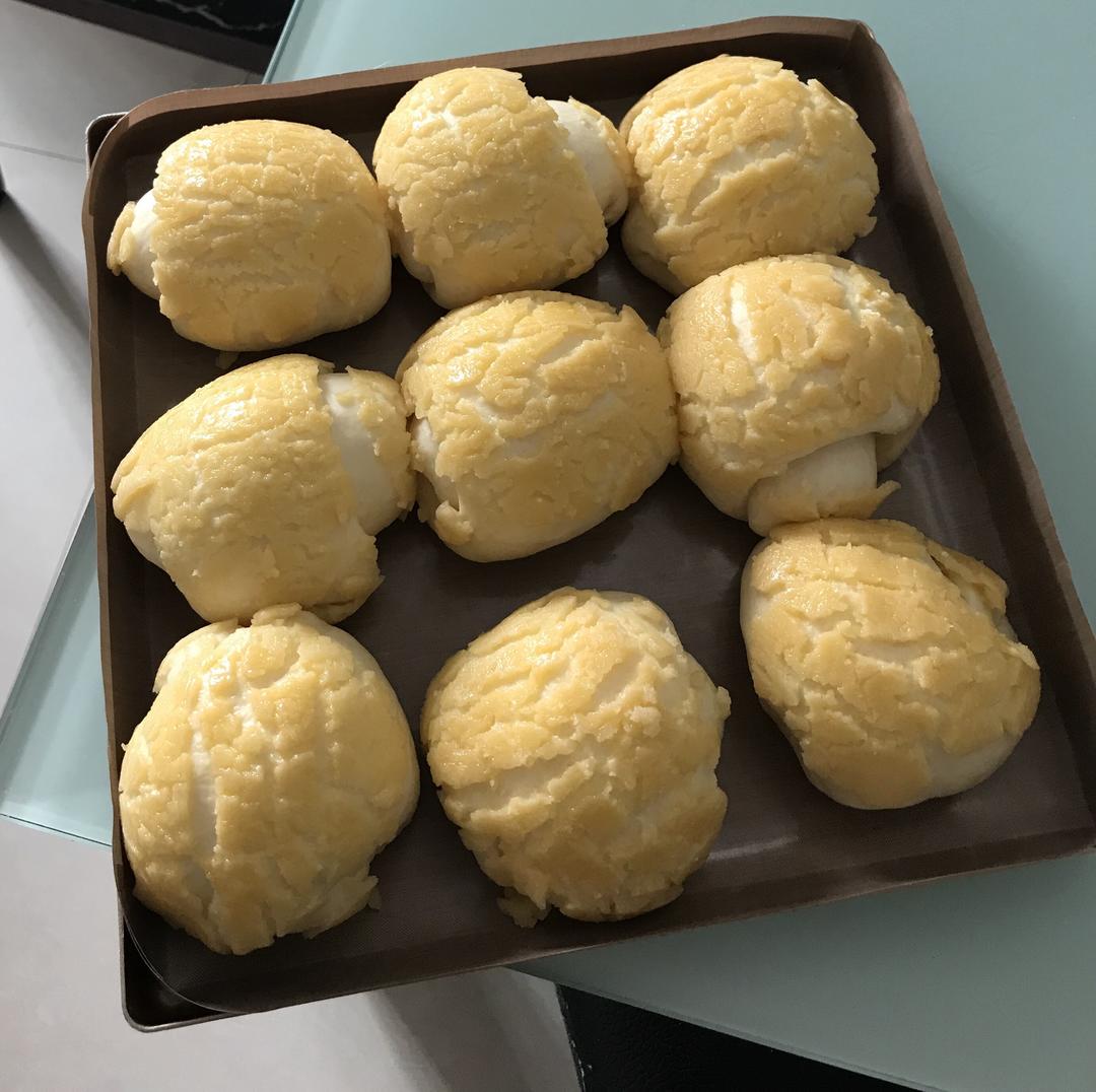 好吃到炸裂的港式菠萝包（附带制作酥皮的小视频）