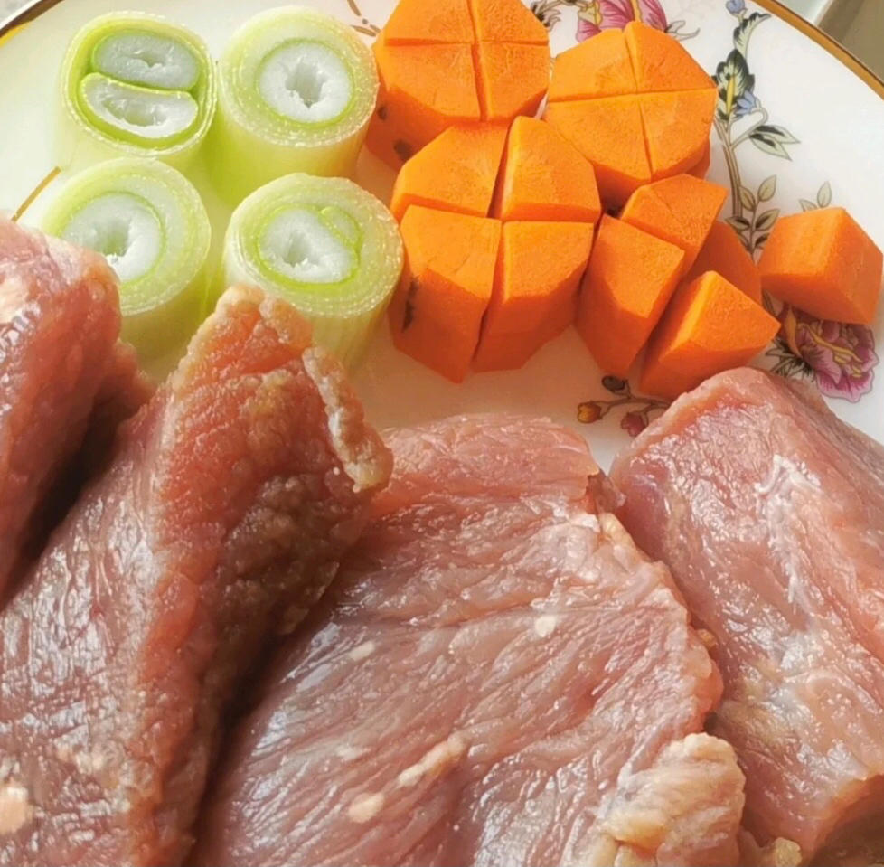 莲藕花生猪蹄汤【11月北鼎养生壶食谱】