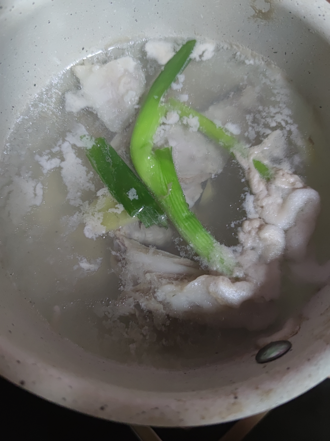 炖一锅好喝的羊肉汤的做法 步骤1