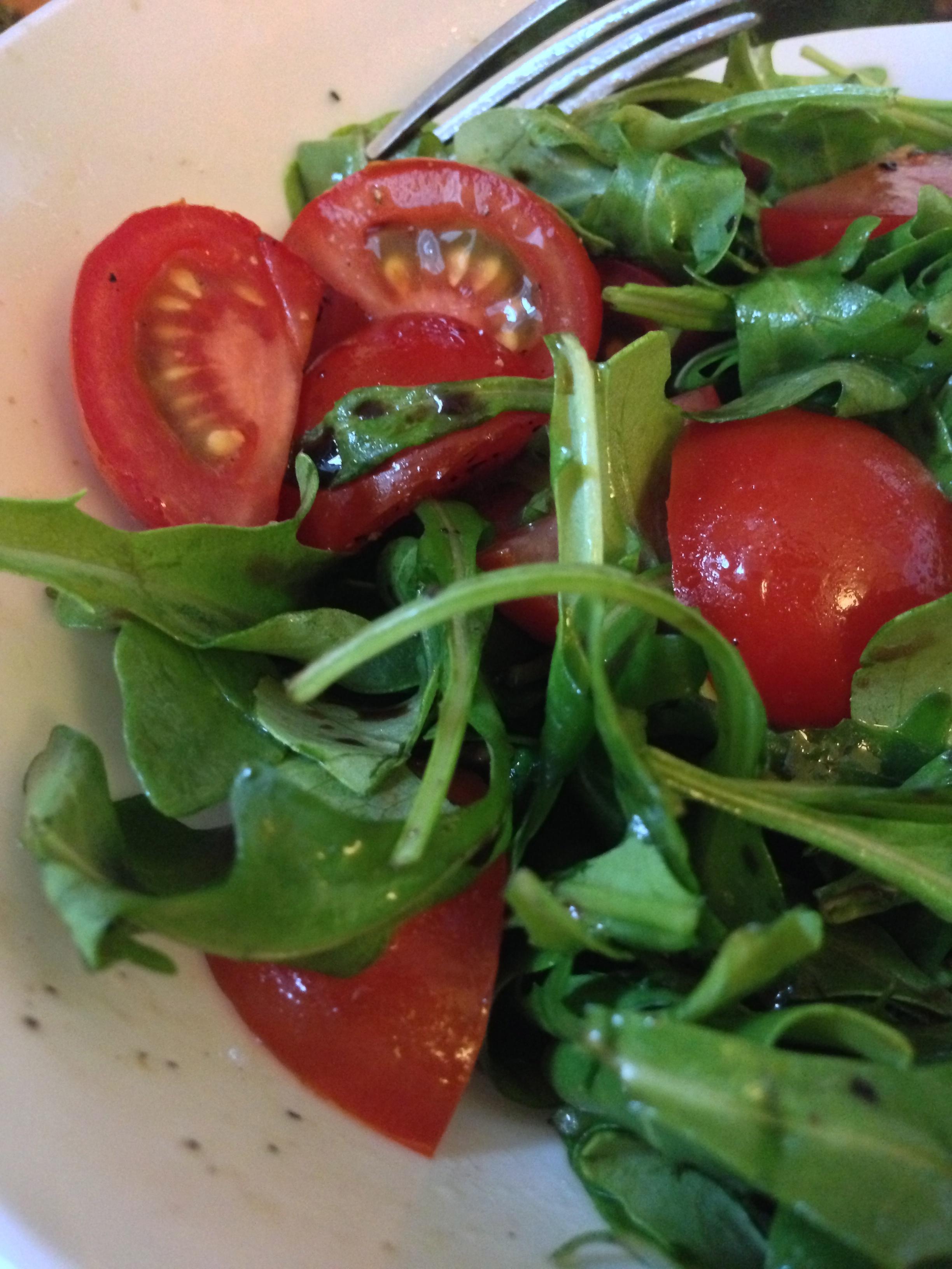 最简单的tomato rocket salad （凉拌老醋茼蒿小番茄，哈哈哈）的做法