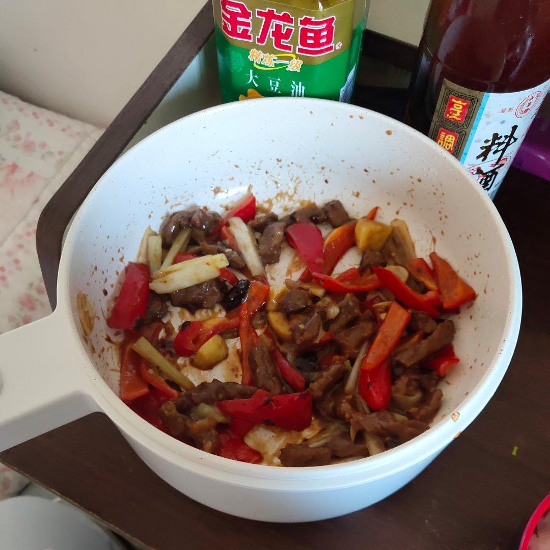 厨师长教你：“葱香牛肉”的家常做法，葱香扑鼻，细嫩可口