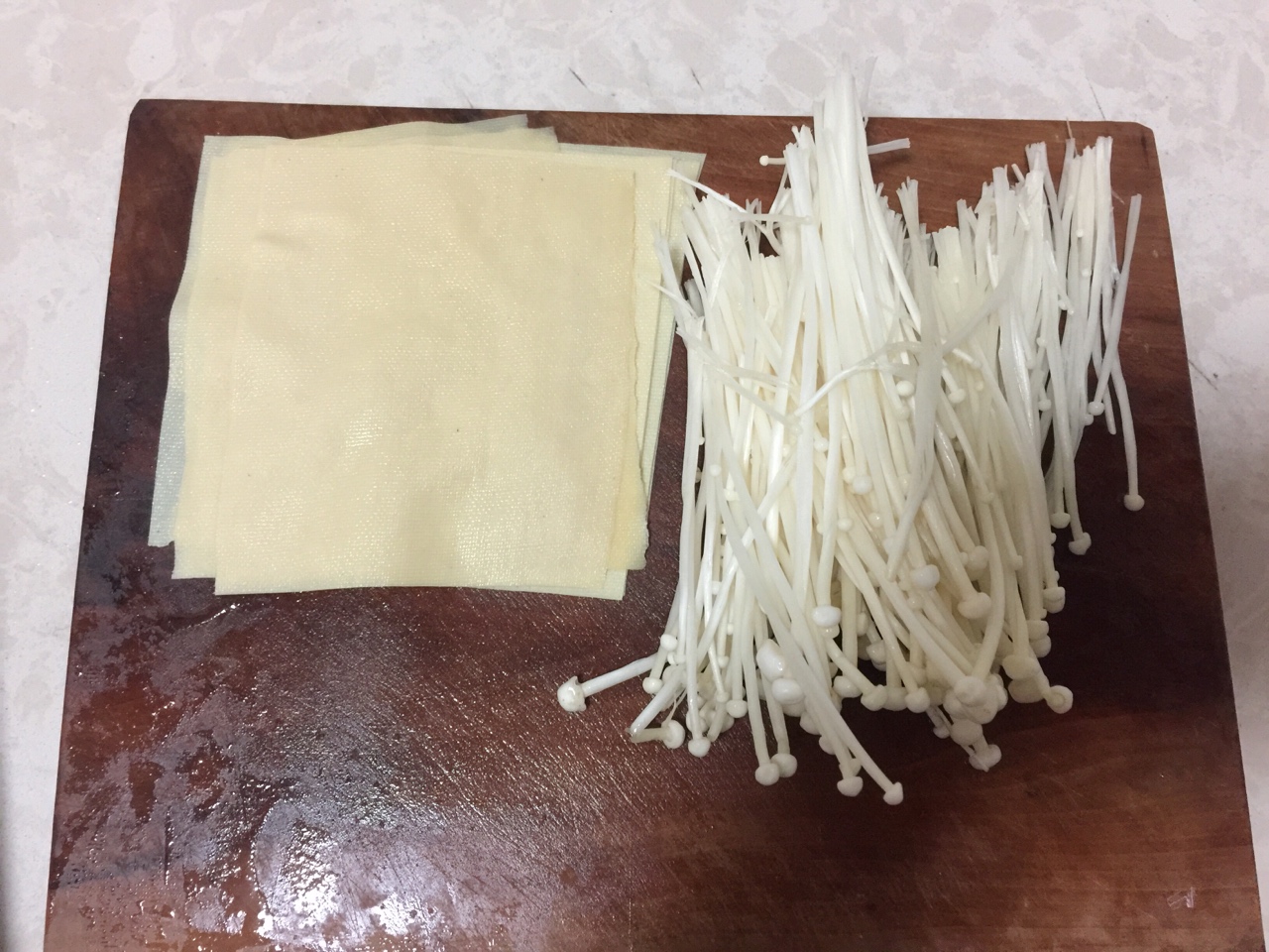 布丁厨房之烤豆腐皮金针菇卷的做法 步骤1