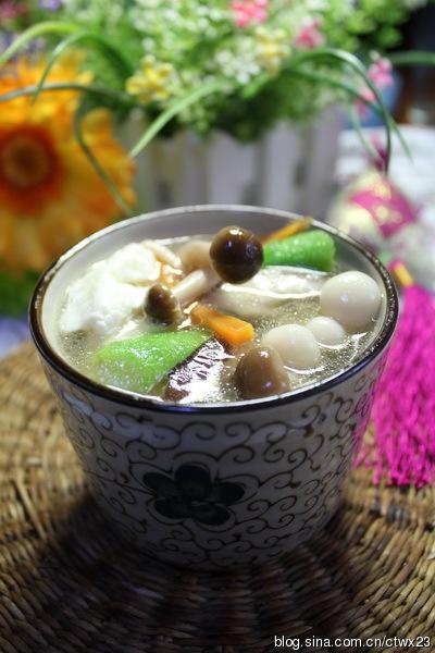 芙蓉菌菇丝瓜汤的做法