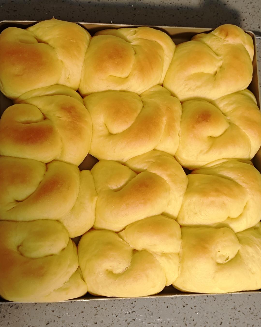 软fufu的手揉胡萝卜餐包（普通面粉猪油版）