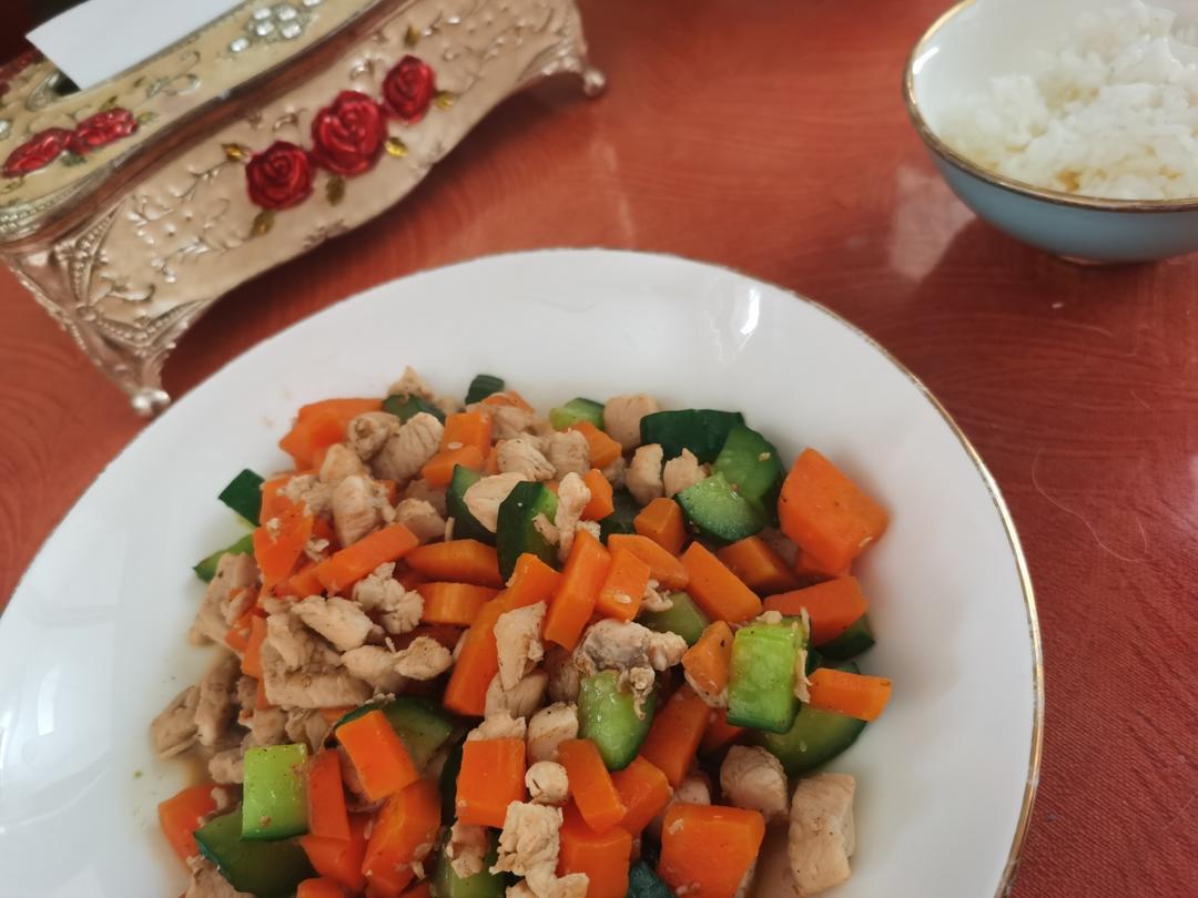 胡萝卜黄瓜鸡胸肉